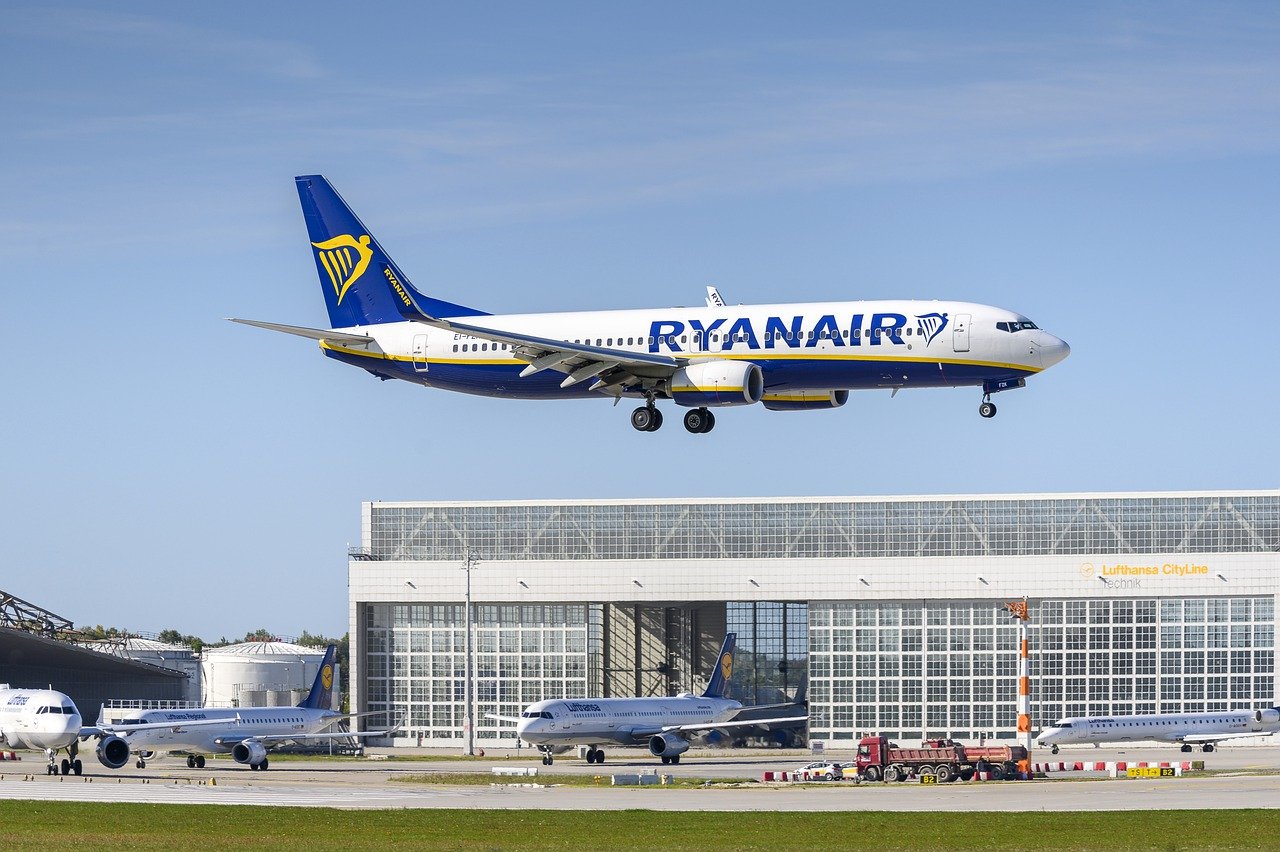 ryanair-5249631_1280